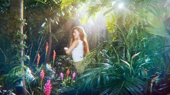 Flaunt Your Hair with Herbal Essences