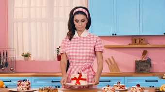 EZGI BICILI - Yalancı Dünya Music Video