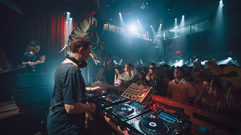 Nick Warren b2b Hernan Cattaneo , Do Not Sit Heart