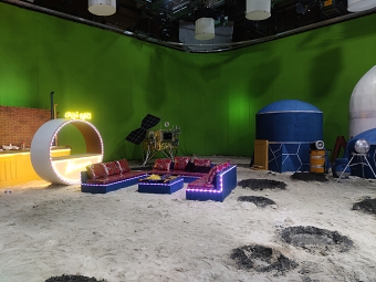 Moon setup - artificial and comic location