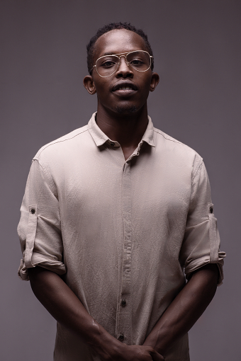 MEN STUDIO PORTRAITS INDOORS