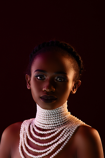 PEARLS NECKLACE STUDIO PORTRAITS