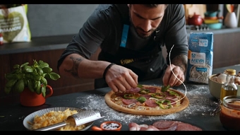 AKIS PETRETZIKIS COOKS FOR AB VASSILOPOULOS