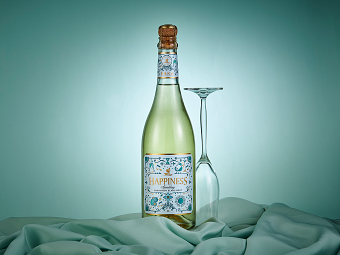 RAKA HAPPINESS SPARKLING WINE