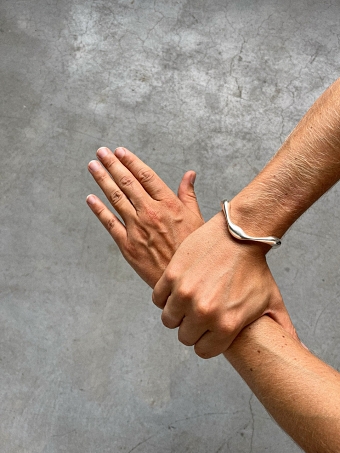 Arc - Attention-Aware Silver Bracelet