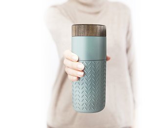 Travel mug advertising