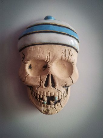 Ceramic miniature - skull souvenir/magnet