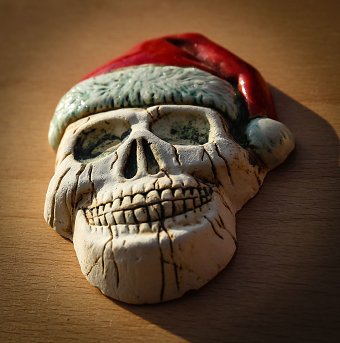 Ceramic miniature - scull souvenir/magnet