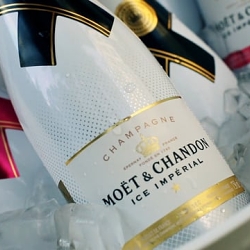 MOËT & CHANDON X VEUVE CLICQUOT - BUBBLES ON ICE