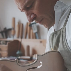 Florian Leonhard Fine Violins - New Making: Teaching & Teamwork