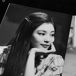 JENNIE: Into Black Photobook