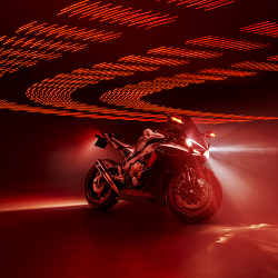Honda Fireblade - The Race-Track Is Your Playground