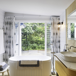Maleny Farmhouse Ensuite Bathroom