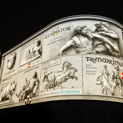 Gladiator II: turning Piccadilly Lights to stone