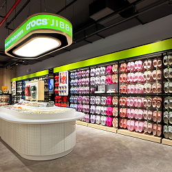 One of the World’s Largest Crocs Stores Returns as Crocs at 34th Street Reopens in New York with