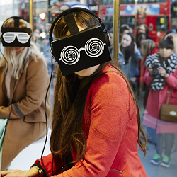 Virtual Reality Catwalk Show for Topshop