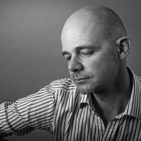 Simon R Leach