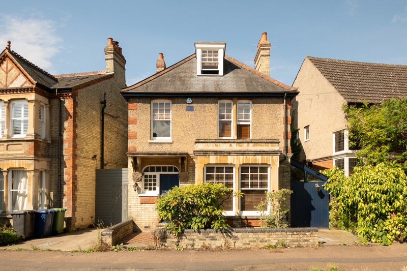 Chesterton Hall Crescent