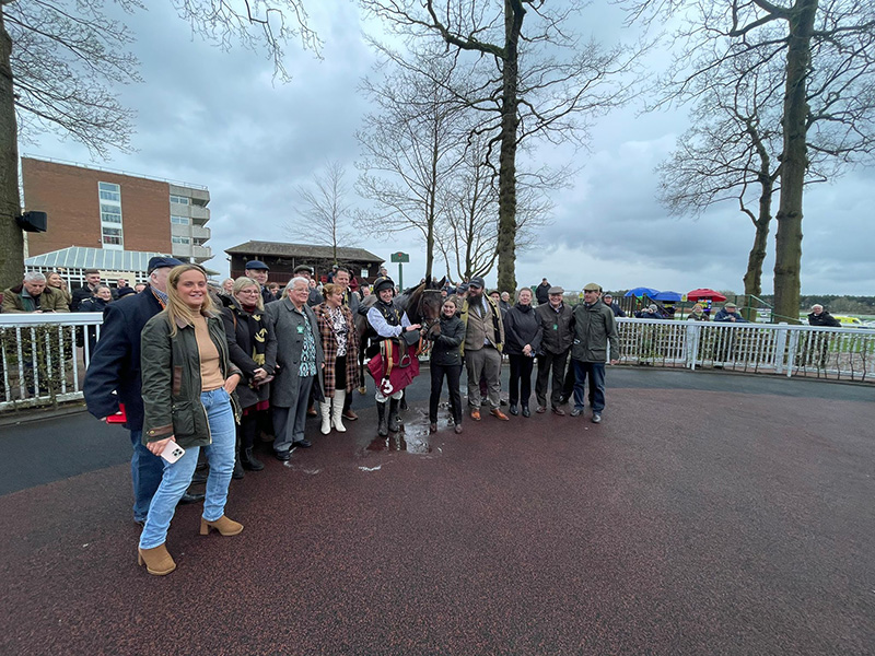 Golden Maverick aiming for £100k Sandown handicap!