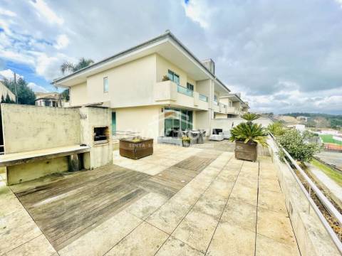 Moradia V3 de Luxo em condomínio privado, São João da Madeira