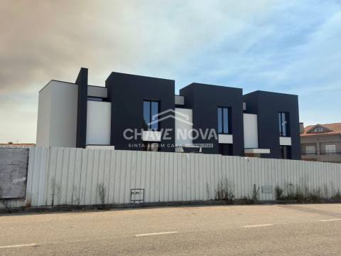 New 3+1 Bedroom Townhouse w/ Pool in Madalena