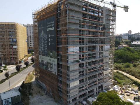 New 2 bedroom apartment with parking space in Santa Marinha (Gaiashopping)