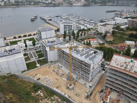 New 1 bedroom apartment with parking space in Canidelo