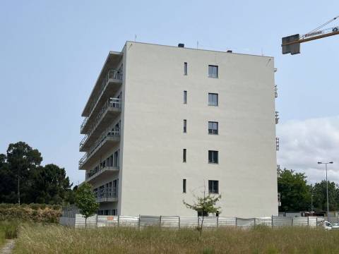 New 1 bedroom apartment with parking space in Canidelo