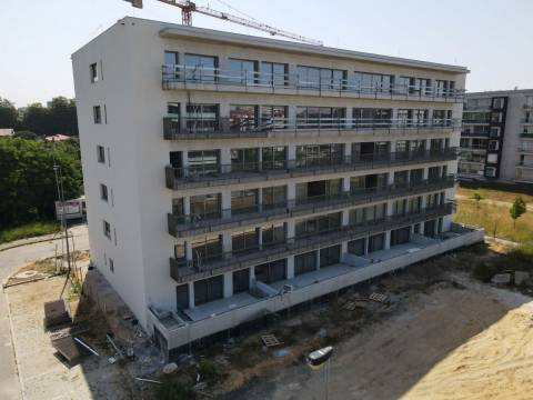 New 1 bedroom apartment with parking space in Canidelo