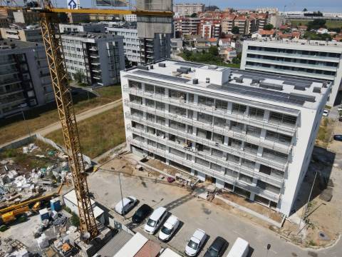 New 1 bedroom apartment with parking space in Canidelo