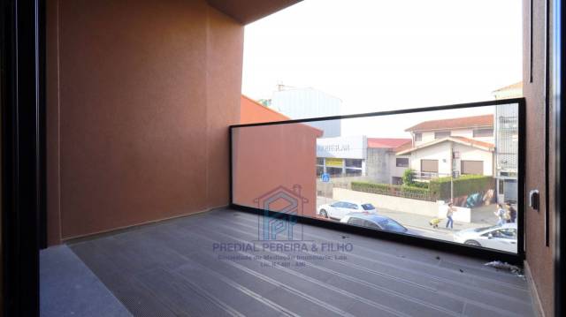 T3 Novo c/ Terraço - Rio Tinto / Venda Nova