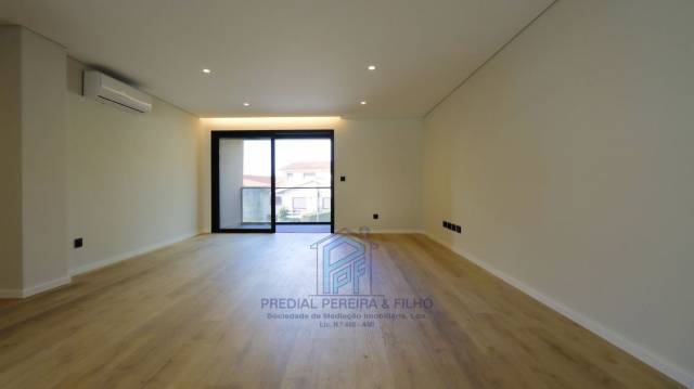 T3 Novo c/ Terraço - Rio Tinto / Venda Nova