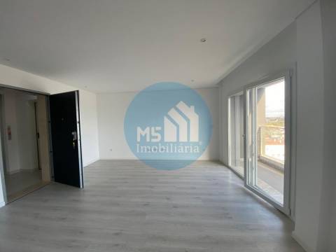 Prédio em Construção - Santa Marta de Corroios