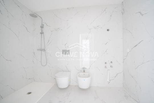 Apartamento T2 Novo c/ Piscina e Lugar de Garagem em Canidelo