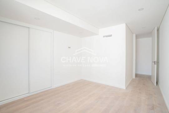 Apartamento T2 Novo c/ Piscina e Lugar de Garagem em Canidelo