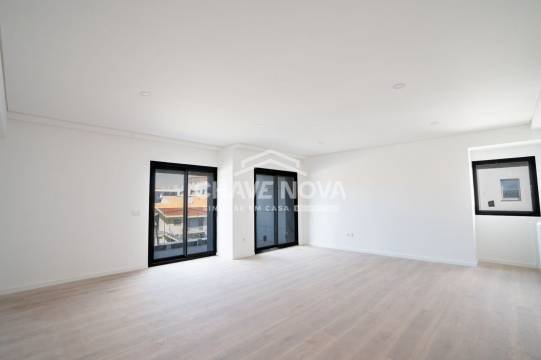 Apartamento T2 Novo c/ Piscina e Lugar de Garagem em Canidelo