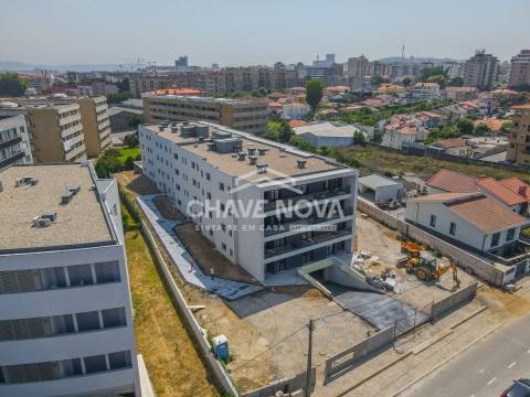 Apartamento T2 Novo c/ Piscina e Lugar de Garagem em Canidelo