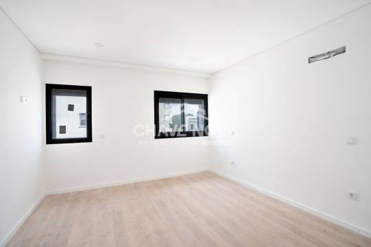 Apartamento T2 Novo c/ Piscina e Lugar de Garagem em Canidelo