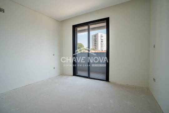 New 3-Bedroom Apartment w/ Double Garage Space in Santa Marinha (Coimbrões)
