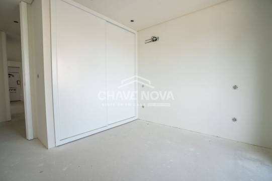 New 3-Bedroom Apartment w/ Double Garage Space in Santa Marinha (Coimbrões)