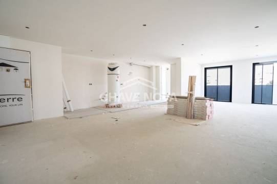 New 3-Bedroom Apartment w/ Double Garage Space in Santa Marinha (Coimbrões)