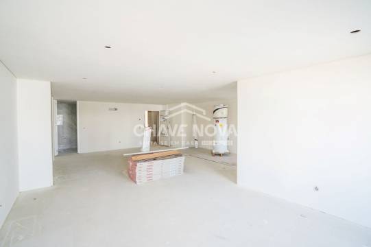 New 3-Bedroom Apartment w/ Double Garage Space in Santa Marinha (Coimbrões)