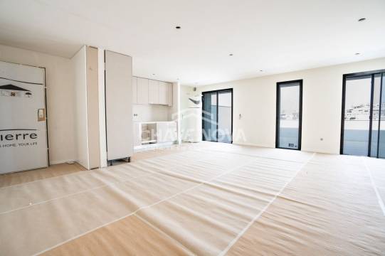 New Top Floor 3 Bedroom Apartment w/ Garage Box in Santa Marinha (Coimbrões)