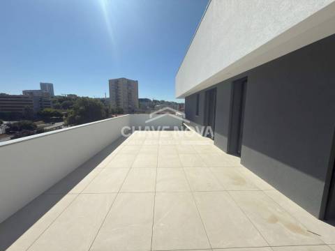 New Top Floor 3 Bedroom Apartment w/ Garage Box in Santa Marinha (Coimbrões)