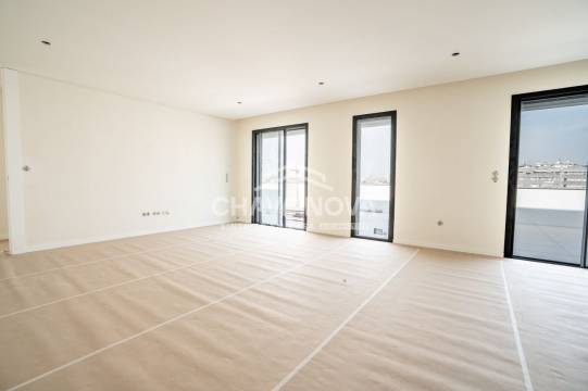 New Top Floor 3 Bedroom Apartment w/ Terrace and Garage Box in Santa Marinha (Coimbrões)
