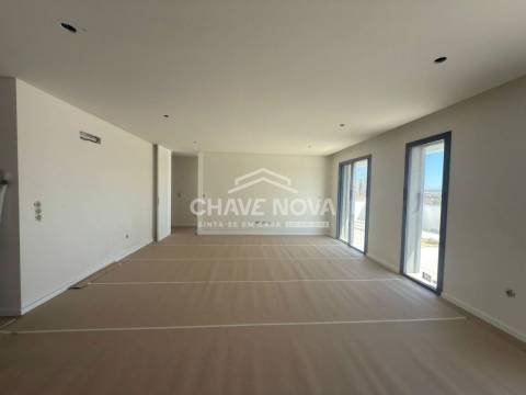 New Top Floor 3 Bedroom Apartment w/ Terrace and Garage Box in Santa Marinha (Coimbrões)