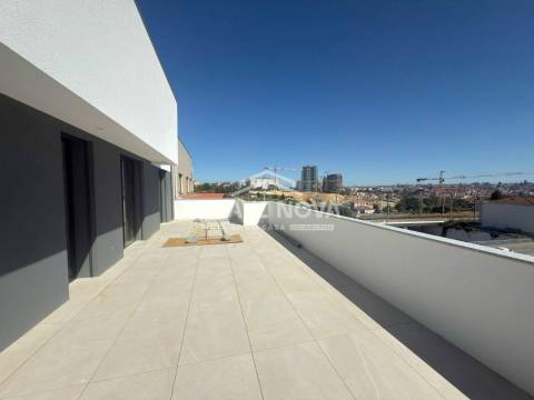 New Top Floor 3 Bedroom Apartment w/ Terrace and Garage Box in Santa Marinha (Coimbrões)