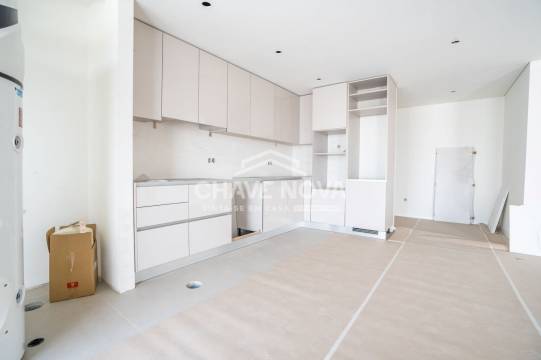 New Top Floor 3 Bedroom Apartment w/ Terrace and Garage Box in Santa Marinha (Coimbrões)