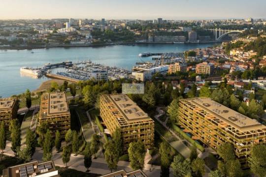 Apartamento T4 com terraço no último piso em construção