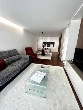 T3 novo, piso 7 poente/nascente na Avenida da República, Gaia